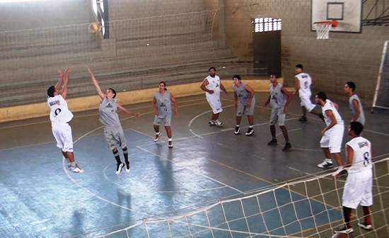 Três grandes duelos marcaram a abertura da IV Copa ADEC de Basquete em Coité