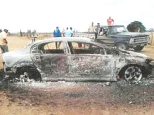 Honda Civic é econtrado incendiado em Riachão do Jacuípe