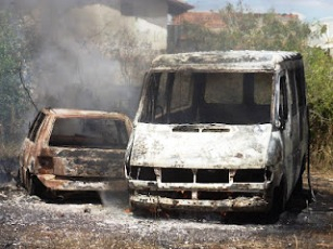 Serrinha – Sprinter e Uno são incendiados no pátio da 29ª Ciretran