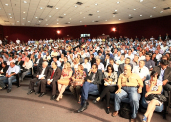 Mais de 150 prefeitos baianos se reunem para pedir ao governo estadual e federal ajuda para combater a seca