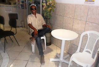 Homem investe em programa de rádio para encontrar namorada e consegue