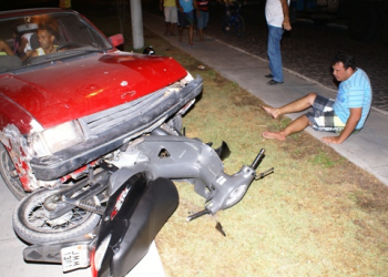 Flagrante: motociclista na contra mão bate de frente com Chevette em Coité