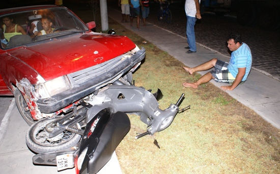 Flagrante: motociclista na contra mão bate de frente com Chevette em Coité