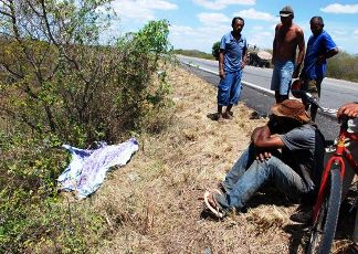Mais uma morte em rodovia e bloqueio da pista marcaram o sábado em Tucano