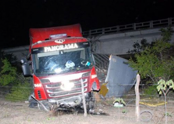 Carreta despenca de ponte de uma altura de 15 metros próximo ao Jorrinho