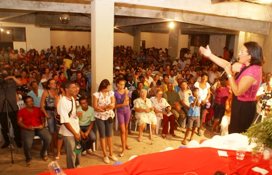 Riachão do Jacuípe – Tânia Matos é aclamada pré-candidata a prefeita e deverá ser apoiada por nove partidos