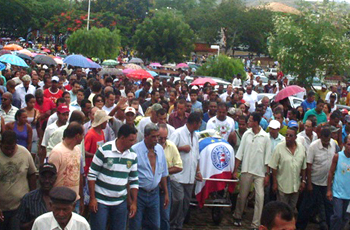 Na presença de grande multidão, é sepultado em Castro Alves retirolandense Diógenes Oliveira