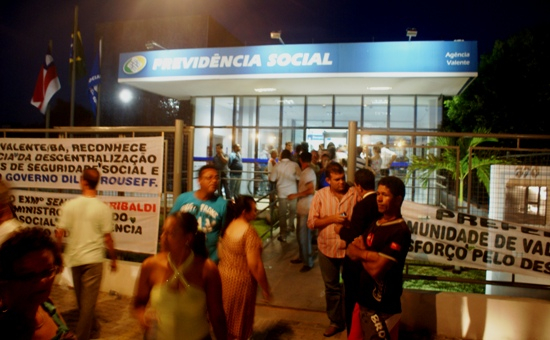 Com festa, Valente inaugura agência da Previdência Social