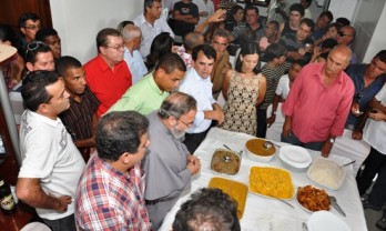 Padre Antônio Maria em 2012 participou do almoço na casa do prefeito