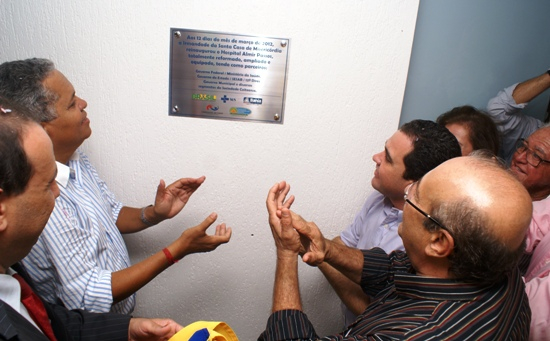 Prefeitura faz grande festa na reinauguração do Hospital Almir Passos