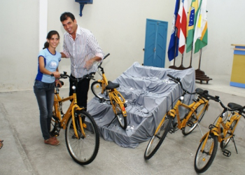 Santaluz: estudantes beneficiados com bicicletas, projetores multimídia e ônibus