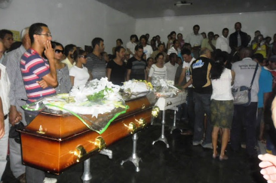 Vítimas da tragédia em Morro do Chapéu são sepultadas