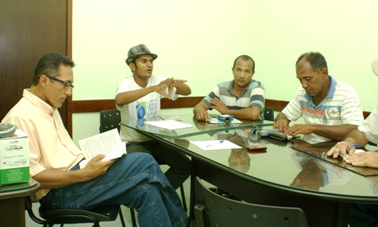 Vereadores aliados do prefeito prometem ocupar a Câmara até que presidente coloque projetos em votação.