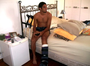 Wallace se recupera em casa, previsão para voltar aos gramados é de 45 dias