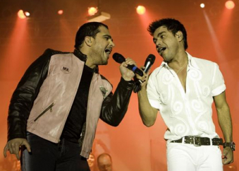 Zé de Camargo e Luciano na festa de Senhora Santana