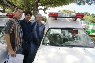 Governo da Bahia entrega 107 ambulâncias. Vereadores Danilo e Betão comemoram uma, indicada por Zé Neto
