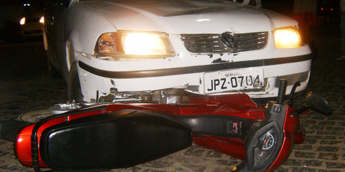 Serrinha: Acidente envolvendo dois veículos deixa uma pessoa gravemente ferida