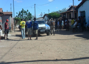 Arrombadores de caixa eletrônico em Ichu invadem comércio na comunidade de Macaco em Candeal, abandonam o Pálio e roubam Uno