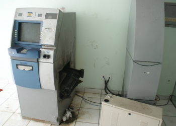 Coité: usando maçarico, bandidos arrombam caixa eletrônico no Distrito de Salgadália