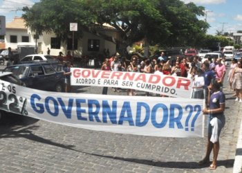 Coité: professores da rede estadual realizam ato público