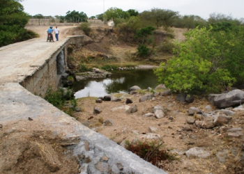 Prefeito visita Povoado de Ponto Novo,vê obras da ponte sobre Rio Sacrariu e autoriza outras obras