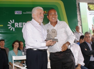 Presidente da Unicafes/Ba reconhece apoio à agricultura familiar e homenageia o governador Jaques Wagner