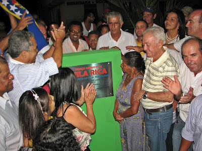 Bairro Açudinho é contemplado com moderna praça