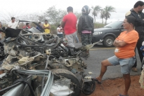 Monte Santo: Fiat Strada bate na trazeira de ônibus, uma pessoa morre e outra fica gravemente ferida