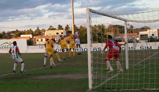 Astro fica apenas no empate em casa contra o Colo Colo