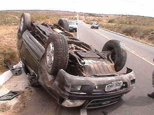 Empresário sai ileso de acidente na BA 120