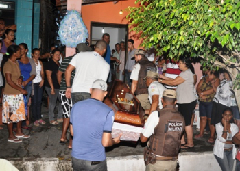 Corpo de policial chega a Santaluz. Sepultamento acontece ás 08h desta quarta-feira