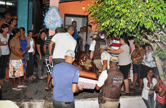 Corpo de policial chega a Santaluz. Sepultamento acontece ás 08h desta quarta-feira