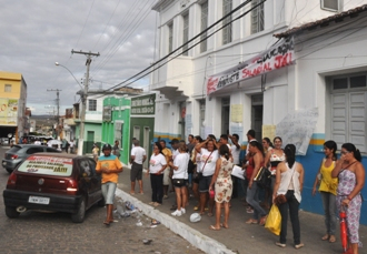Justiça manda professores desocuparem prefeitura de Monte Santo