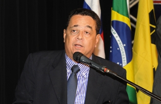 Luciano Simões quer apurar viagens internacionais de Wagner