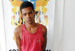 Tapiramutá: populares invadem delegacia, retiram preso de cela, o espanca até a morte e tocam fogo