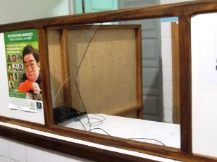 Inconformado com atendimento, homem promove quebra-quebra em hospital de Retirolândia