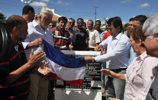 Governador Wagner inaugura obras na zona rural e fala sobre ações de combate a seca