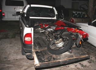 Aposentado morre ao colidir moto com um Fiat Strada