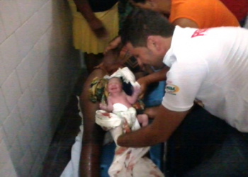 Mulher dá à luz dentro do mercado municipal