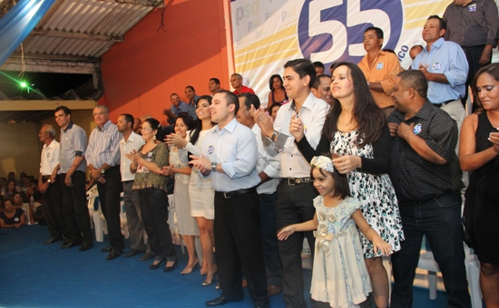 Milhares de pessoas lotam Clube em Santaluz para acompanhar homologação dos candidatos a prefeito e vice, apoiados por Júnior