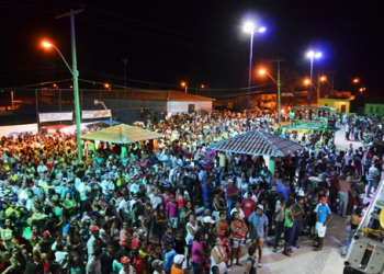 Prefeito inaugura Praça no Bairro JK e assina ordens de serviços no valor de mais de R$ 3 milhões para construções