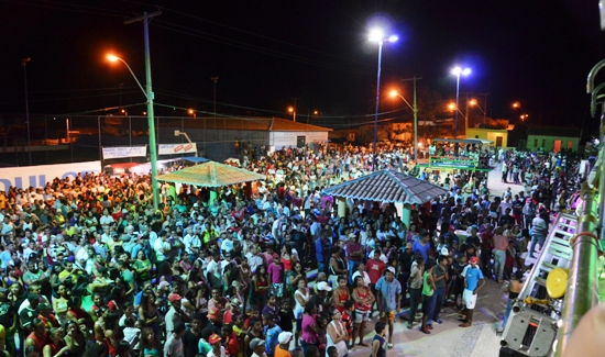 Prefeito inaugura Praça no Bairro JK e assina ordens de serviços no valor de mais de R$ 3 milhões para construções