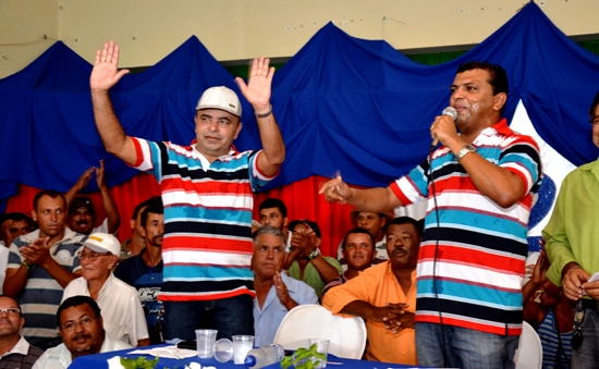 Ari de Almerindo apresenta seu irmão Riso como pré-candidato a prefeito pelo PDT em Cansanção