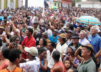 População diz a Rui Costa que não recebeu as cestas básicas
