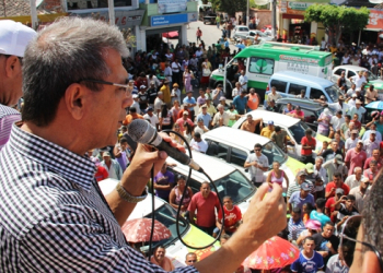 Prefeito faz entrega de vários veículos para ampliar a frota do município