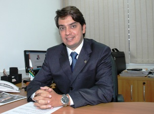 Pedro Tavares luta para diminuir os acidentes nas entradas e saídas dos estacionamentos