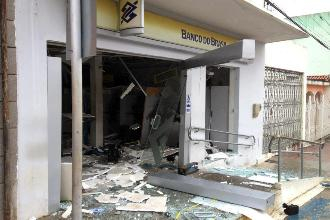 Bandidos explodem Banco do Brasil em Antas