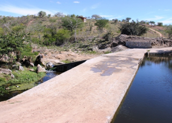 Ação conjunta das prefeituras de Queimadas e Itiúba beneficia população com barragem