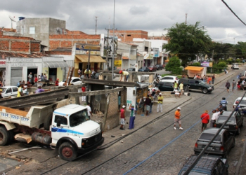 Prefeitura faz demolição de Praça para reforma e revolta barraqueira – Veja o vídeo