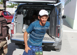 Homem acusado de assalto no centro de Coité é liberado, tenta novo assalto e novamente é preso por populares